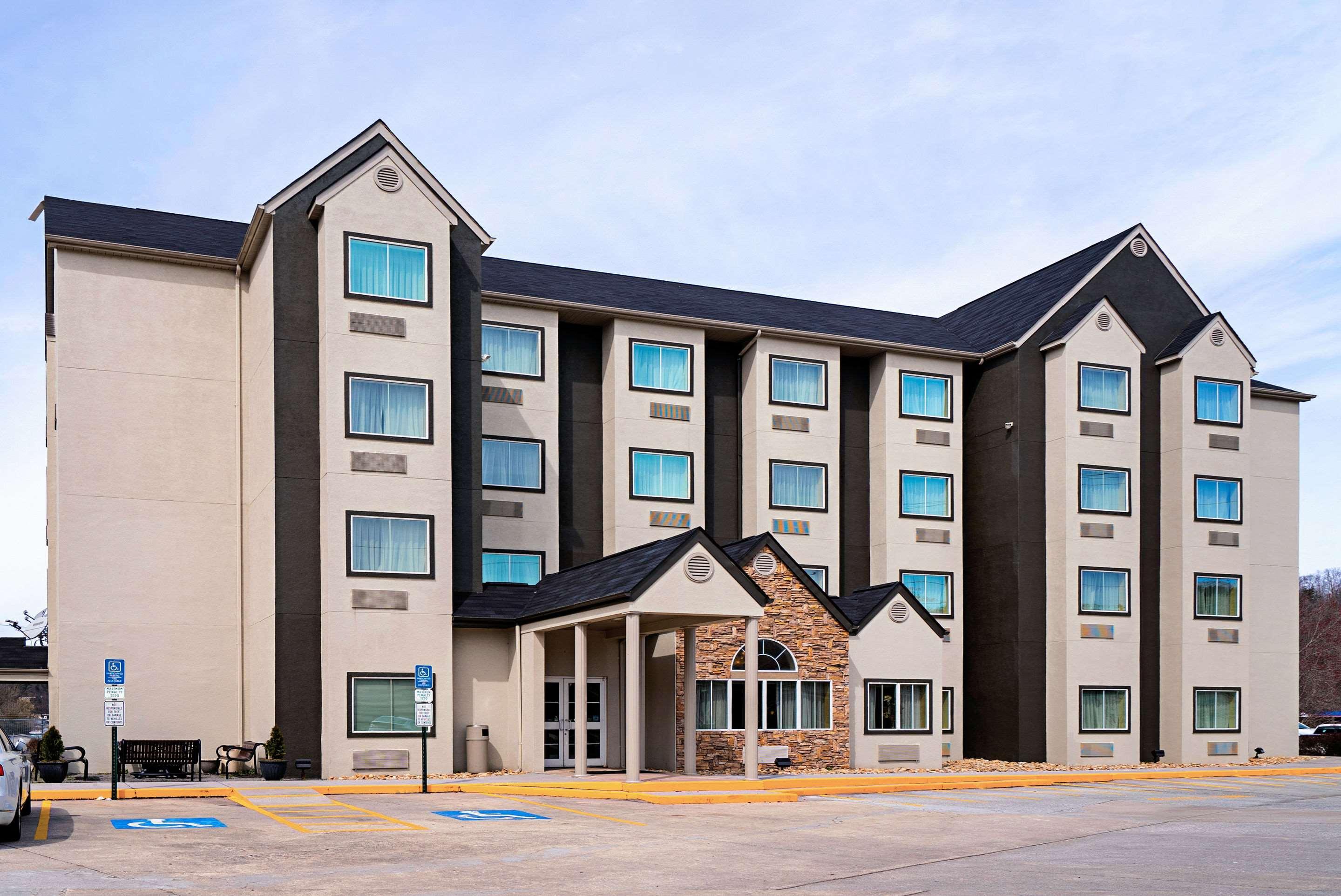 Quality Inn & Suites Robbinsville Exterior photo