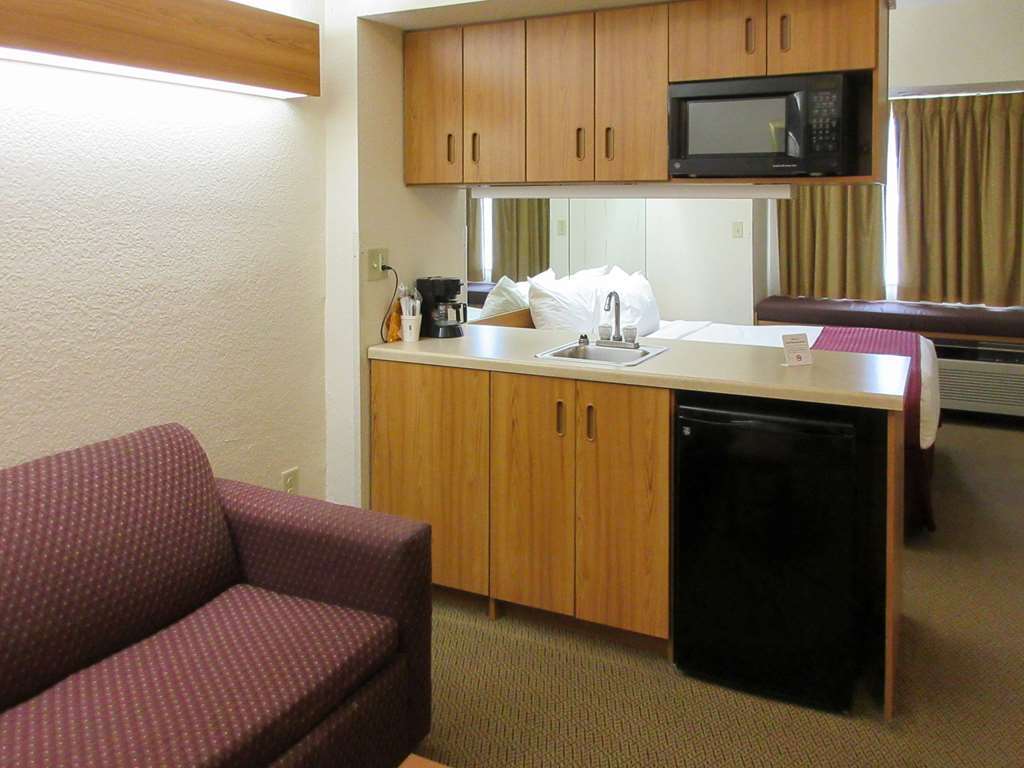 Quality Inn & Suites Robbinsville Room photo